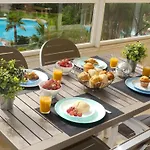 2 Bedroom Comfort With Airconditioning - Max 6 Guests 아파트